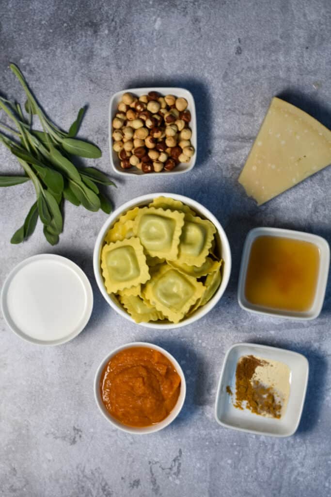 Ingredients for the easy pumpkin pasta with toasted hazelnuts and sage