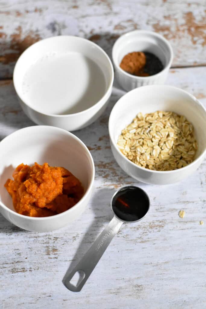 Ingredients for pumpkin pie overnight oats